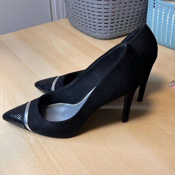 CHRISTIAN SIRIANO black faux suede heels size 7.5 - Picture 3 of 9